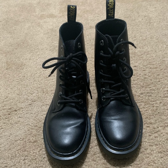 dr martens luana